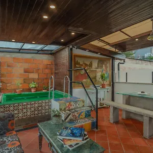 https://casa-los-naranjos-hostal.colombiamedellinhotels.com